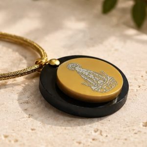 Medalla_Virgen de los llanos collar imantado dorado negro3